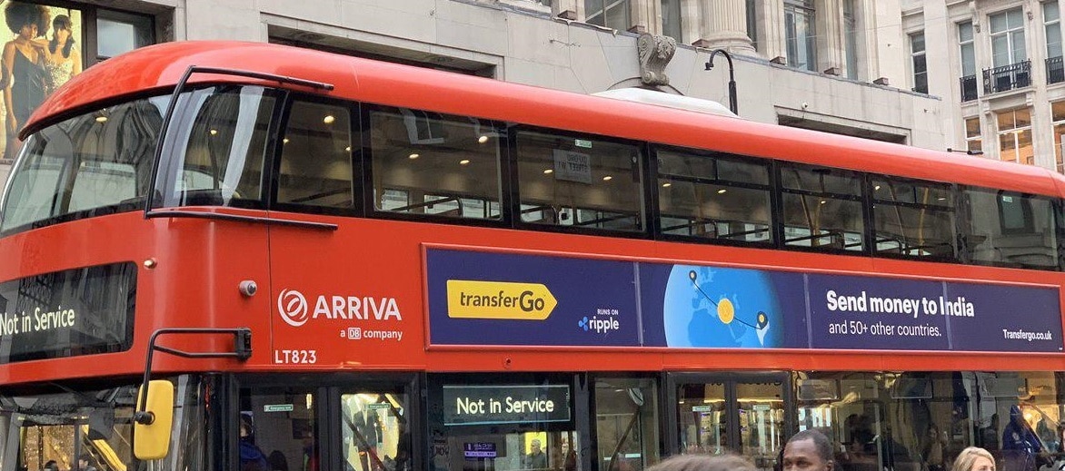 Le logo Ripple présent sur les publicités pour Transfergo en Angleterre