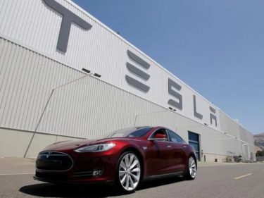 Il y a 3 distributeurs automatiques de Bitcoin à l'usine Tesla Gigafactory mais Elon Musk ne semble pas être au courant