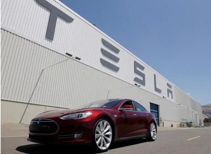 Il y a 3 distributeurs automatiques de Bitcoin à l'usine Tesla Gigafactory mais Elon Musk ne semble pas être au courant
