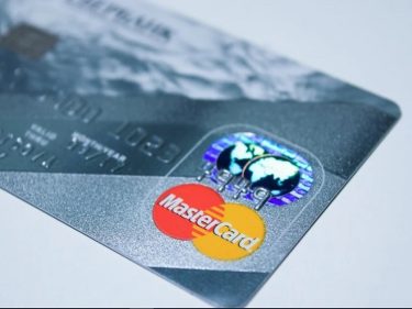 En retard sur Visa, Mastercard va prendre en charge certaines crypto-monnaies directement sur son réseau