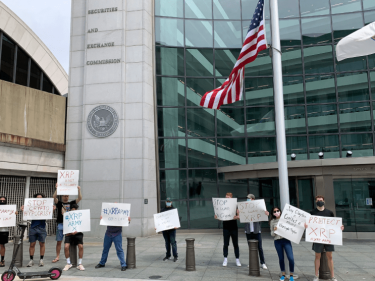 Procès Ripple des détenteurs de jetons XRP manifestent devant les locaux de la SEC