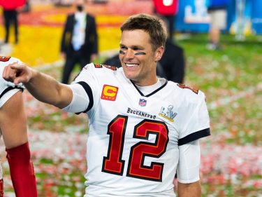 Le joueur de football américain Tom Brady va offrir un Bitcoin BTC à un fan